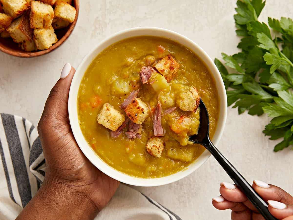 Easy & Budget-Friendly Split Pea Soup: Comfort in a Bowl